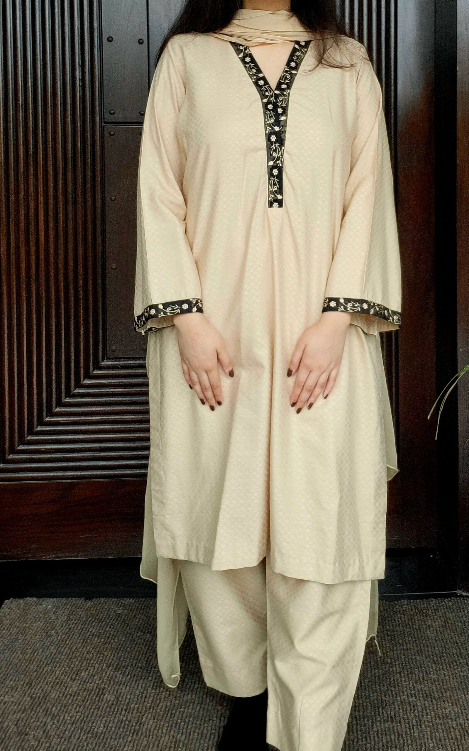 Arsheen – 3 Piece Silk Jamawaar Outfit - Image 2